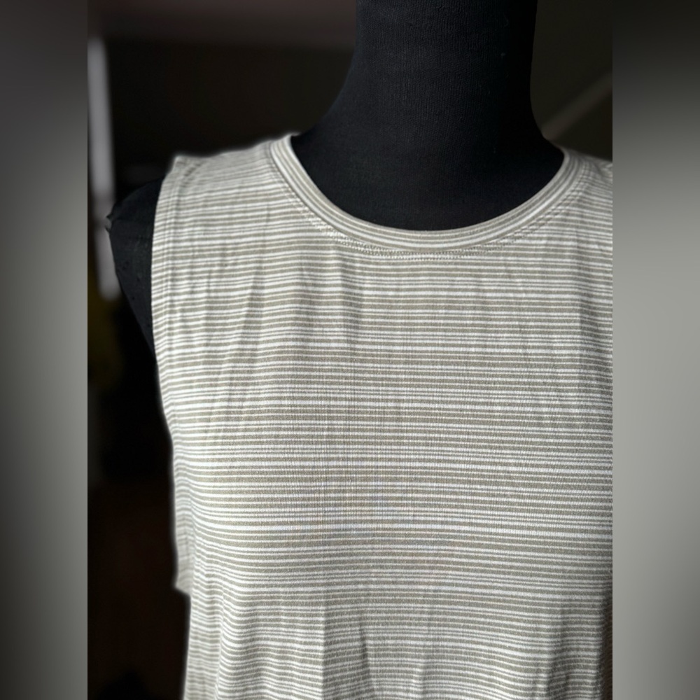 Athleta Tank Top Women’s Size Medium - Picture 3 of 4
